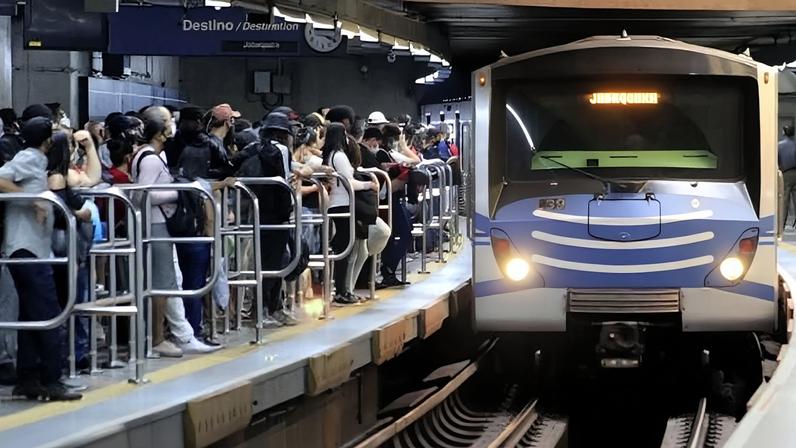 Movimentação de passageiros na estação da Sé do metrô de São Paulo