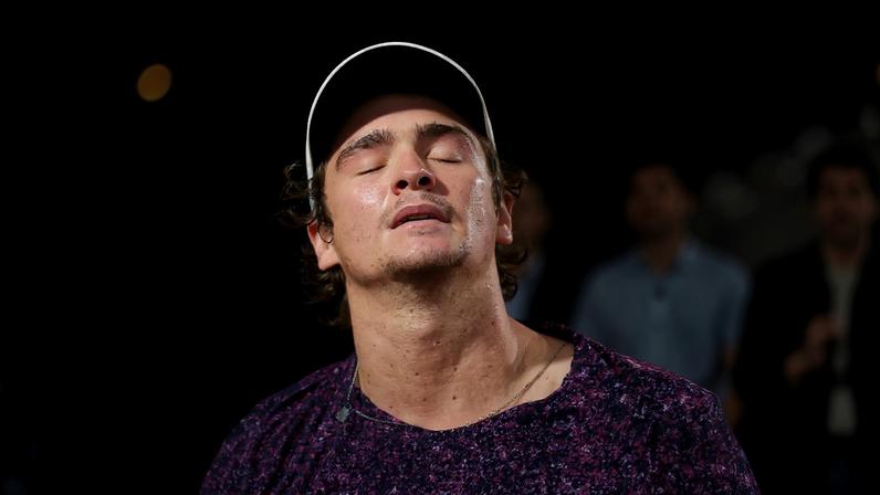 A frustração de João Fonseca na derrota para o tcheco Jakub Mensik