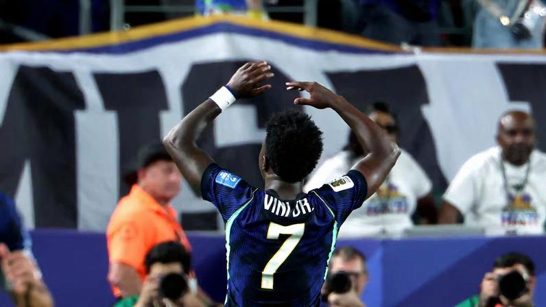 Vini Jr. comemora gol pela seleção na Copa