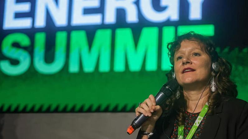 a transição dos modais pesados, como ônibus e caminhões, ainda enfrenta entraves regulatórios e financeiros, diz Clarisse Cunha Linke