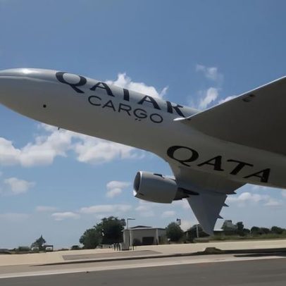 Imagem registra passagem baixa e risco de acidente com Boeing 777
