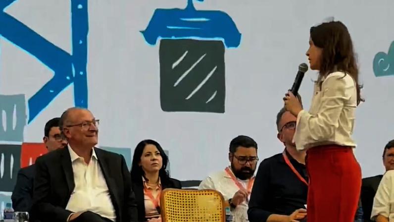 Raquel Lyra distribui elogios ao governo federal em Pernambuco