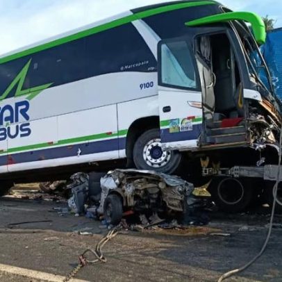 Acidente com mais de 10 veículos deixa morte e fecha totalmente a BR-262 em MG