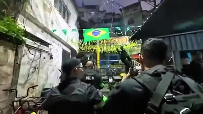 Operação contra CV tem intenso tiroteio na zona sul do RJ e bala perdida atinge passageiro de ônibus