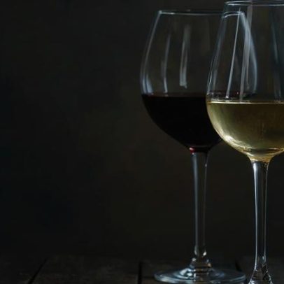 Por que degustadores cegos podem confundir vinho tinto e branco