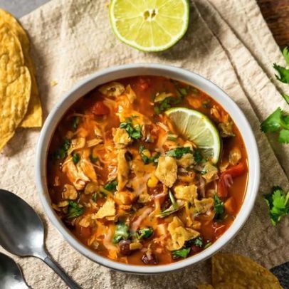 Três opções de sopas ricas em proteína para o jantar