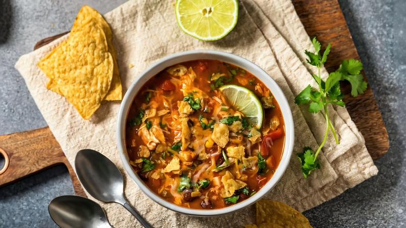 Sopa de frango com feijão e legumes