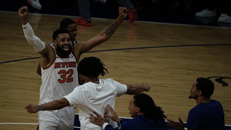 Knicks vencem Spurs com virada histórica e vão a um passo do título desde 1973