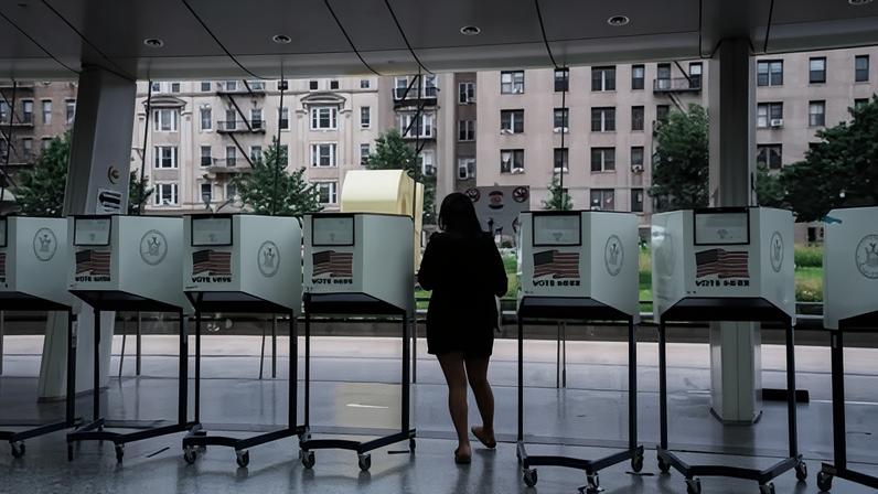 Juiz federal bloqueia tentativa de Trump de exigir comprovante de cidadania de eleitores