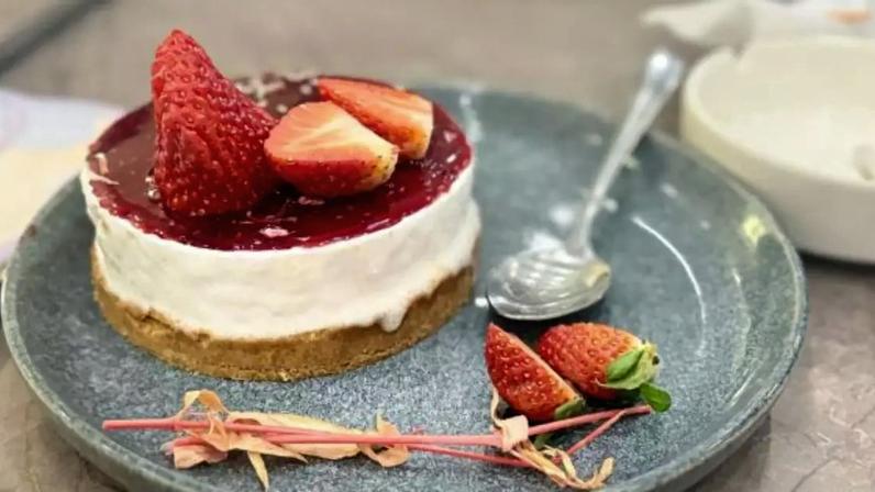 Torta gelada de morango.