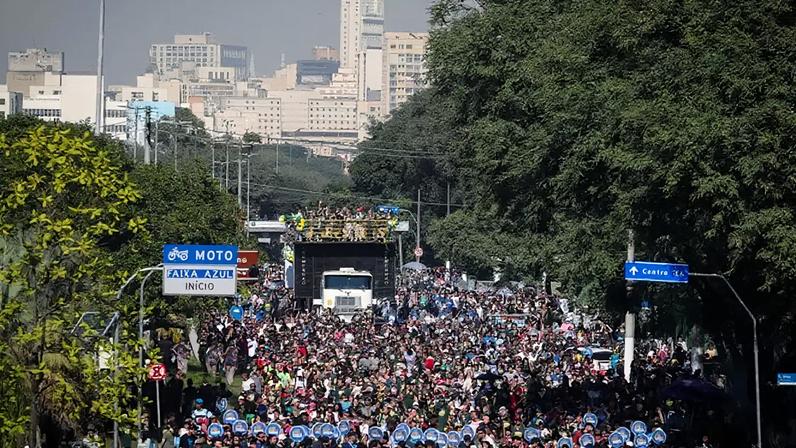 A Marcha para Jesus percorre 3,5 km do centro até a zona norte de São Paulo.