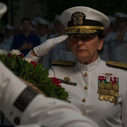 Almirante demitido por Hegseth avança na primária democrata da Carolina do Sul