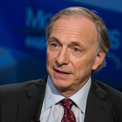 Mercado de IA mostra sinais de bolha, alerta Ray Dalio