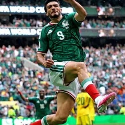 Jiménez garante vitória do México sobre a África do Sul, com nove jogadores