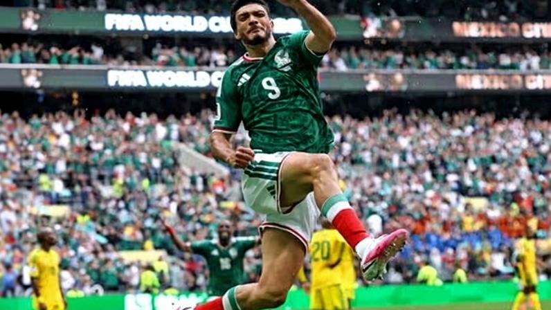 Jiménez garante vitória do México sobre a África do Sul, com nove jogadores