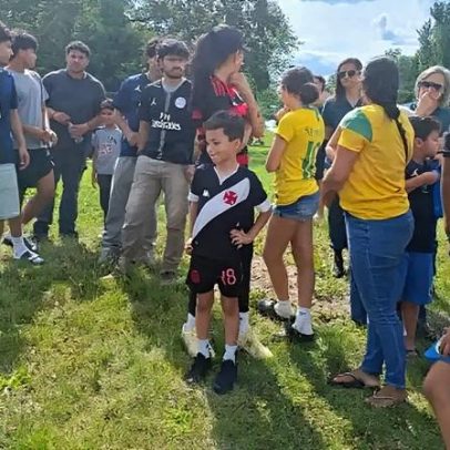 Polícia dispersa torcedores e atrasa ônibus da Seleção em treino nos EUA