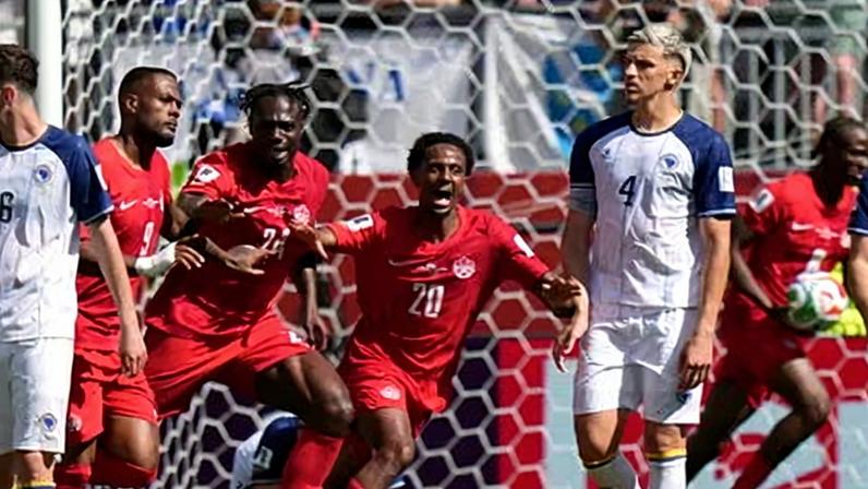 Larin garante empate para o Canadá contra a Bósnia e Herzegovina
