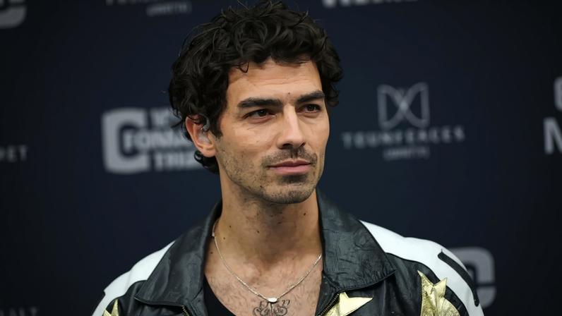 Joe Jonas lança nova faixa em parceria com o jogo 'Hay Day'