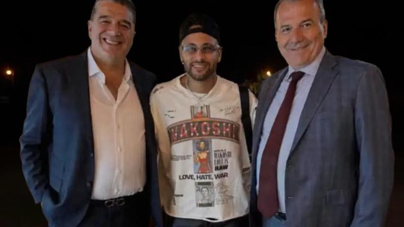 Neymar aproveitou o dia de folga da Seleção –