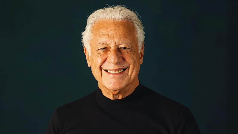 Antonio Fagundes, aos 77 anos, aprova velhice saudável.