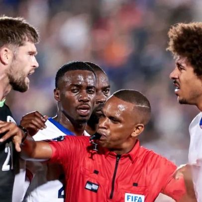 Amistoso acirrado prepara duelo entre EUA e Austrália na Copa do Mundo
