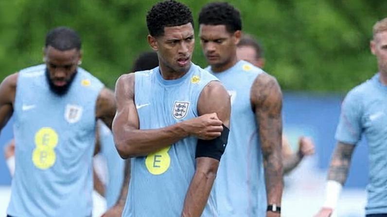 Jude Bellingham faces competition to earn a starting spot for England at the World Cup.