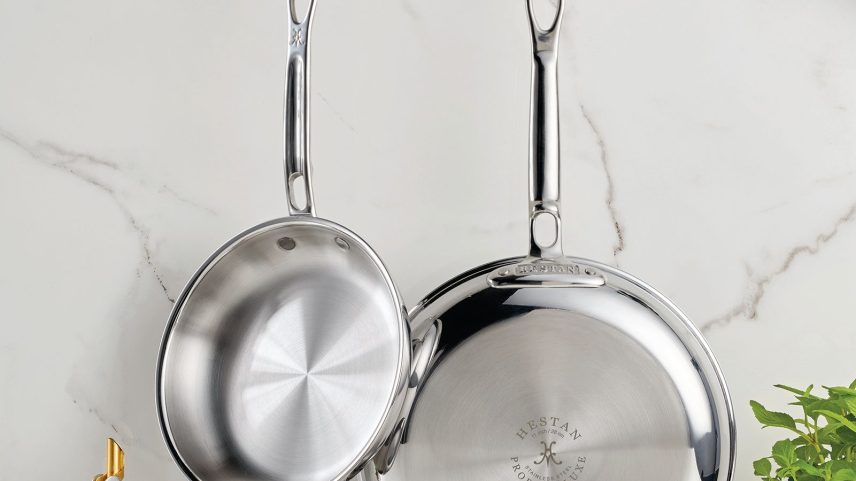 Ao procurar uma frigideira nova, considere aço inox