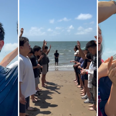 Jovens em batismo na praia do México oram e choram