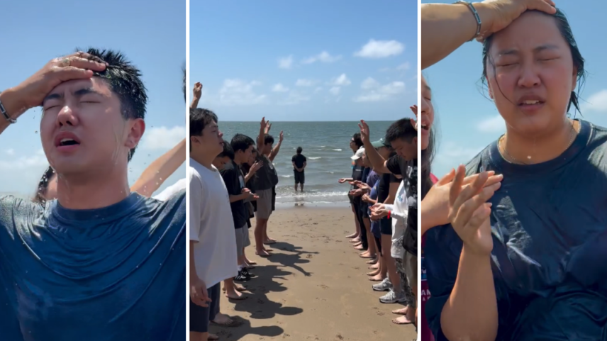 Jovens em batismo na praia do México oram e choram