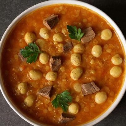 Sopas ricas em proteínas: 5 receitas leves para almoço e jantar