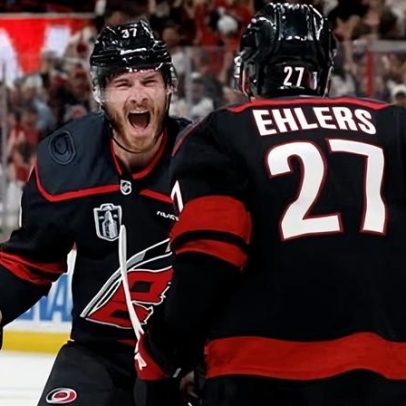 Carolina fica a uma vitória do Stanley Cup após a primeira linha dominar Vegas
