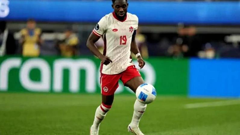 Alphonso Davies, craque do Canadá para a Copa do Mundo de 2026 (Photo by Michael Owens/Getty Images)