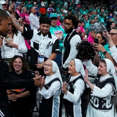 Greve geral em Portugal e freiras fãs de basquete: fotos do dia