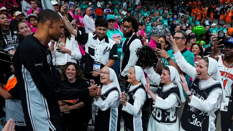 Greve geral em Portugal e freiras fãs de basquete: fotos do dia