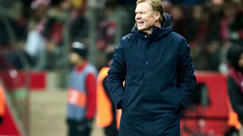 Ronald Koeman em partida da Holanda contra a Polônia pela Eliminatórias da Copa do Mundo