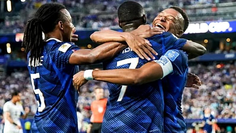 Tempestade de duas horas não impede França; Mbappé e Dembélé vencem Iraque