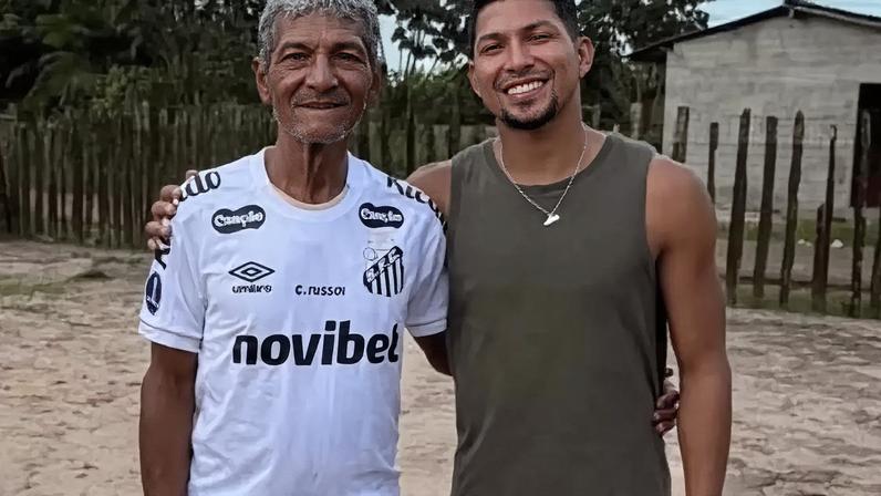 Adonis Frías reencontrou amigos do futebol na cidade de Florencio Varela –