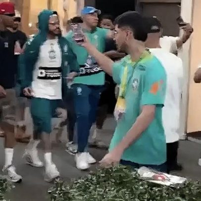 Sósia de Neymar causa tumulto em shopping nos EUA; vídeo circula