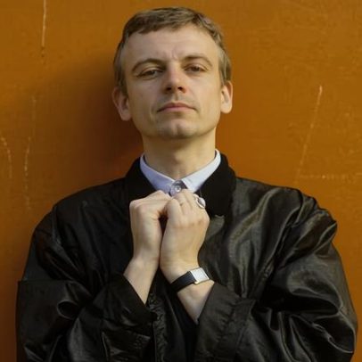 Fãs em LA, irmãs de Mark E. Smith e Frank Skinner participam de quiz no The Fall
