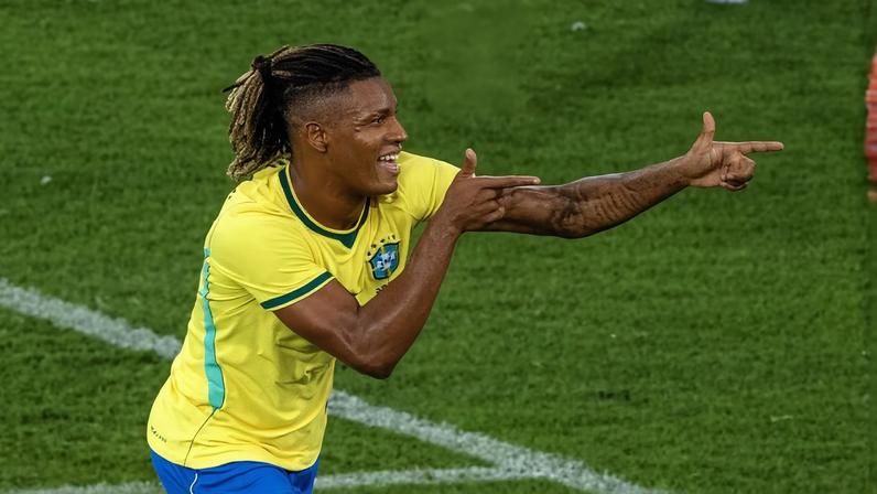 Danilo em ação pela Seleção Brasileira (Foto: Maga Jr/Agencia F8/Folhapress)