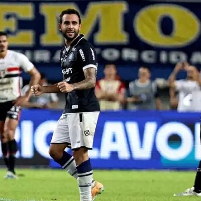 São Paulo cai novamente no rendimento após intervalo e agrava crise no Brasileirão