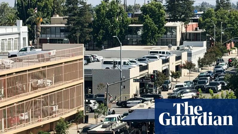 Bakersfield: polícia reage a ameaça de bomba enquanto homem fica no banco