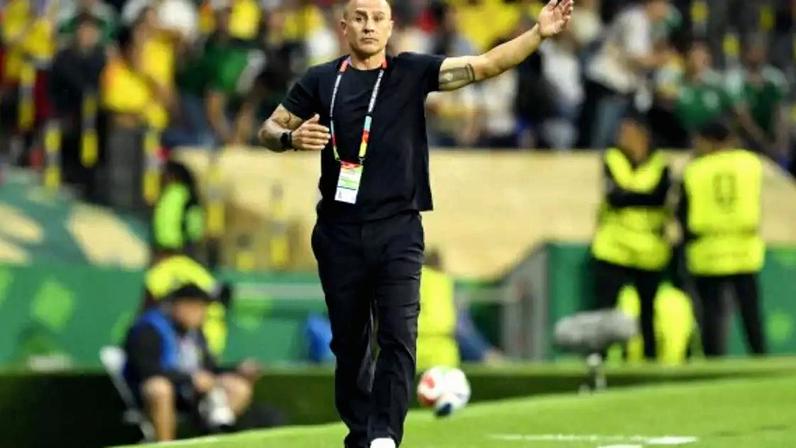 Cannavaro celebra noite histórica do Uzbequistão e promete corrigir erros
