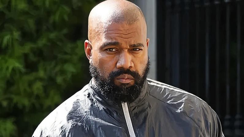 Modelo acusa Kanye West de asfixiá-la; diz ter se sentido sufocada