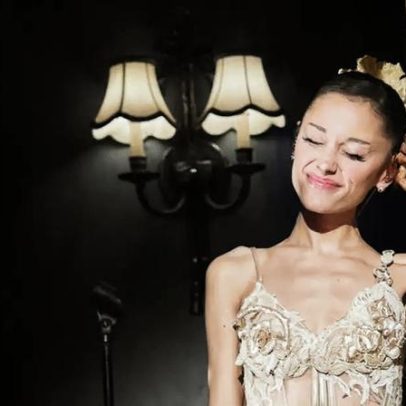 Ariana Grande inicia diário de turnê e rumores sobre registro audiovisual