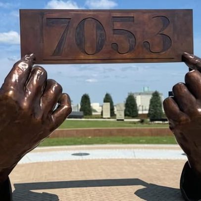 Novo monumento usa número de Rosa Parks como alerta sobre apagamento nos EUA