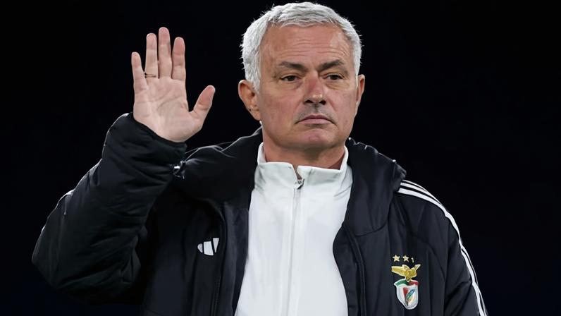 Real Madrid confirma retorno de Mourinho como treinador após 13 anos