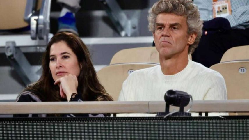 O tricampeão de Roland-Garros, Gustavo Kuerten, assiste ao jogo de João Fonseca pelas oitavas de final da competição. Em Paris, em 31 de maio de 2026.