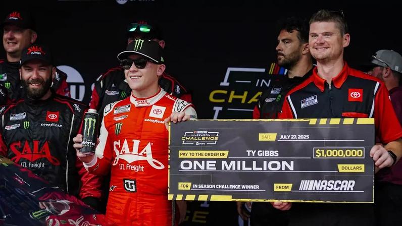 Vencedor Ty Gibbs, #54 da JGR, no torneio de 2025.