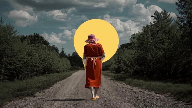 Gentileza de desconhecida: mulher traz refeição fresca sob sol intenso